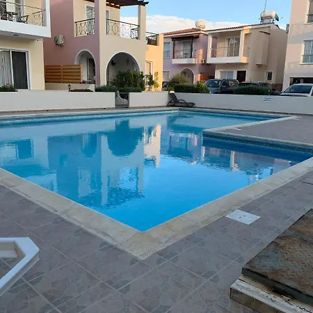 Limnos Gardens شقة *