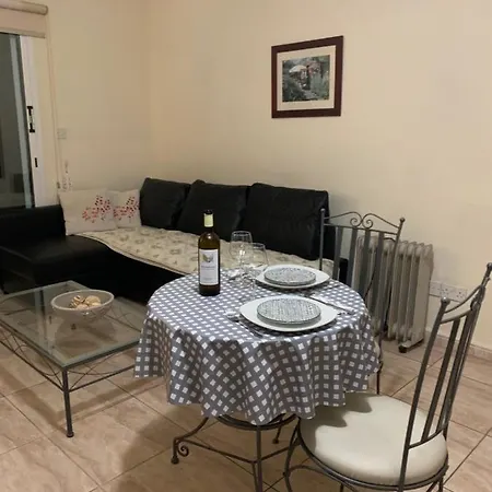 Limnos Gardens شقة *
