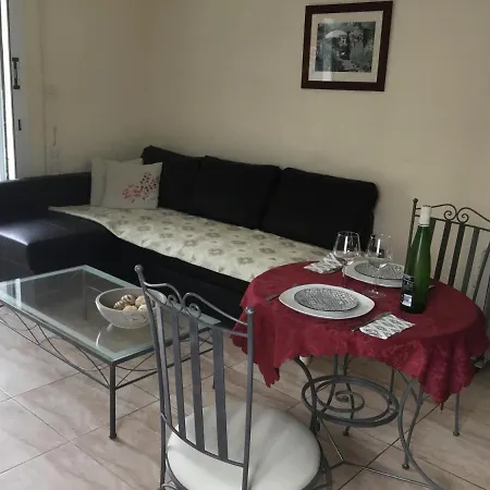 Limnos Gardens بافوس