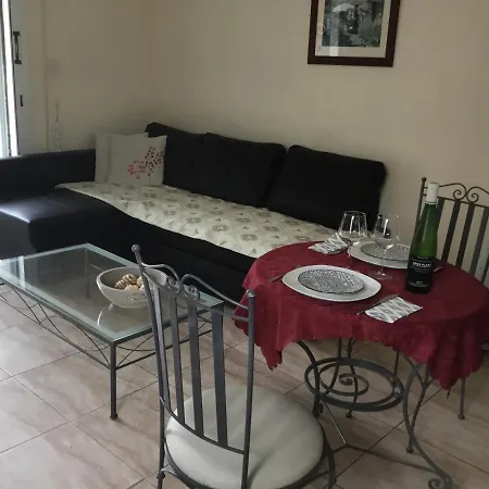 شقة Limnos Gardens *